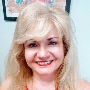 Meet your Posher, Debbie